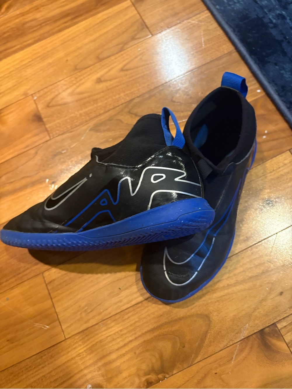 Nike kids indoor soccer turf Shoes